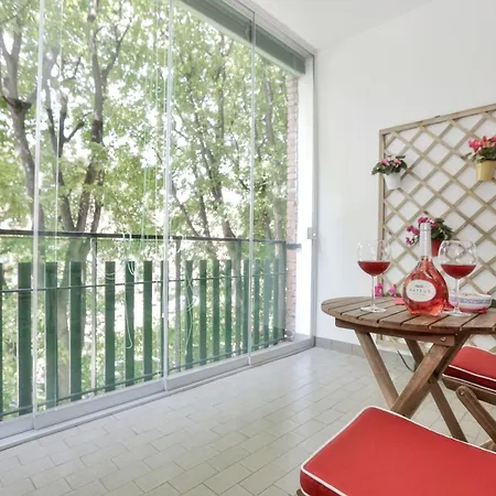Shared With Alex, 5 Metro Stops From Train Station Milan