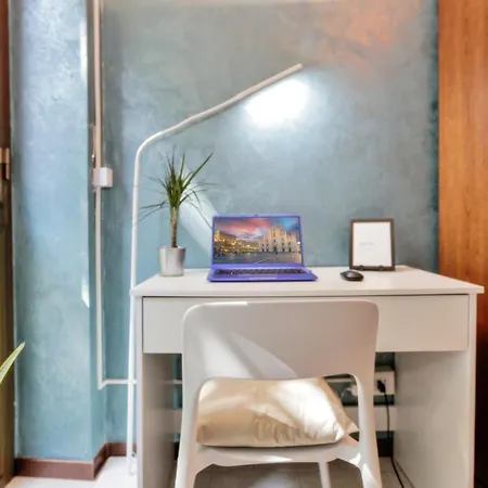 Homestay Shared With Alex, 5 Metro Stops From Train Station *