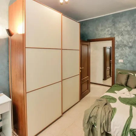Homestay Shared With Alex, 5 Metro Stops From Train Station Milan