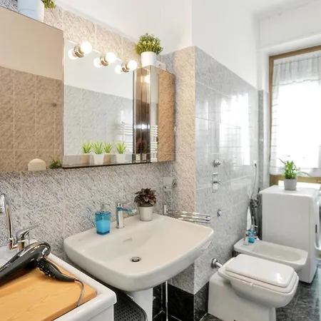Shared With Alex, 5 Metro Stops From Train Station * Milan