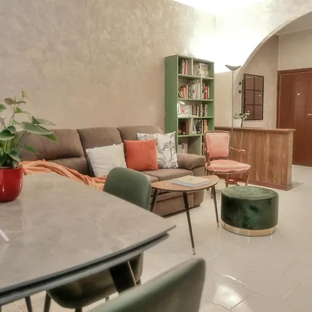 Homestay Shared With Alex, 5 Metro Stops From Train Station *